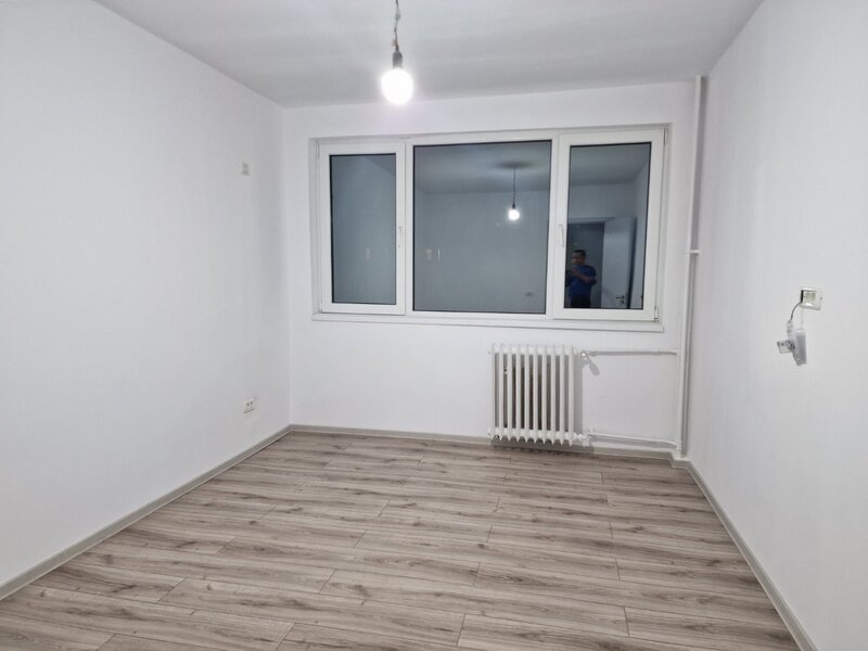 Piata Ambrozie, 5 minute metrou Nicolae Grigorescu,